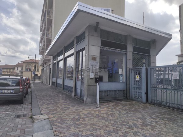 locale commerciale in vendita a Nichelino