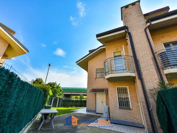 casa indipendente in vendita a Nichelino