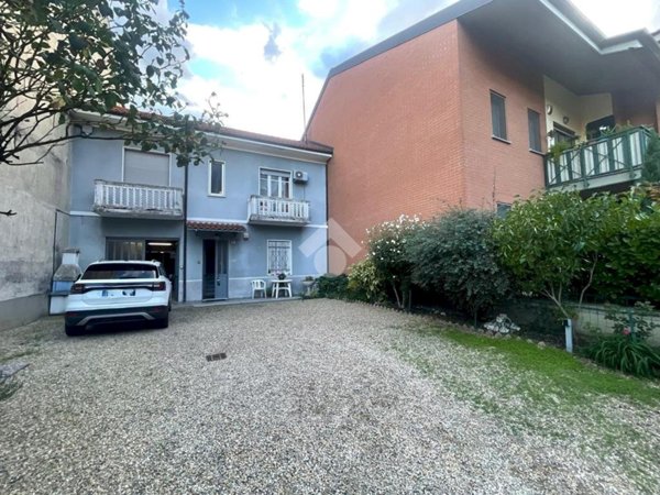 casa indipendente in vendita a Nichelino