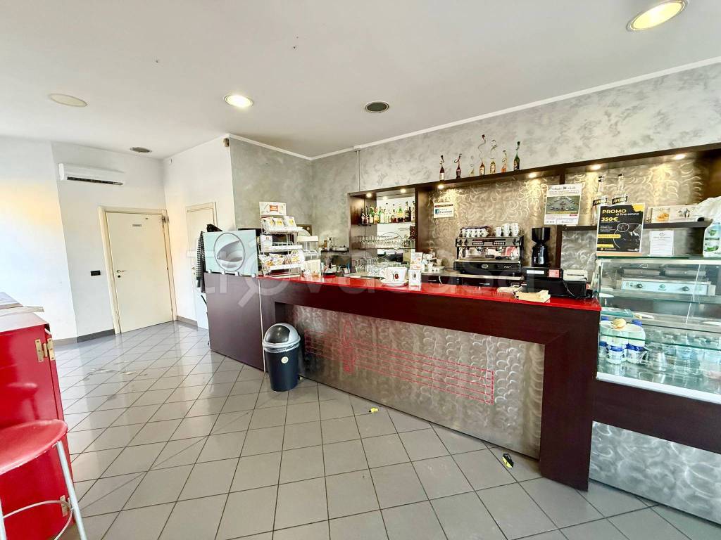 negozio in vendita a Nichelino in zona Crociera