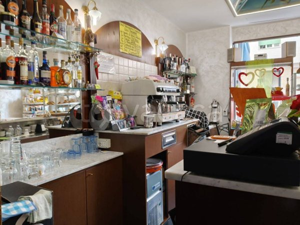 negozio in vendita a Nichelino in zona Crociera