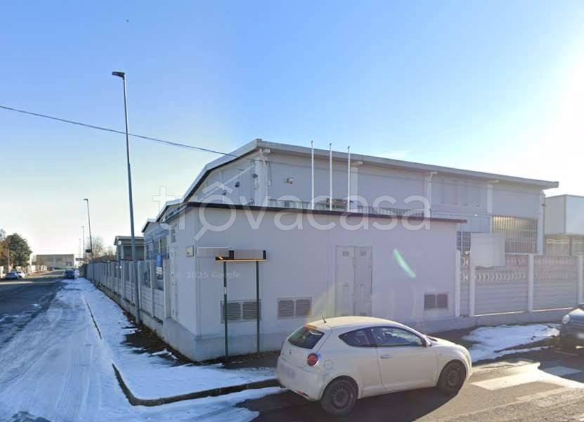 capannone in vendita a Nichelino