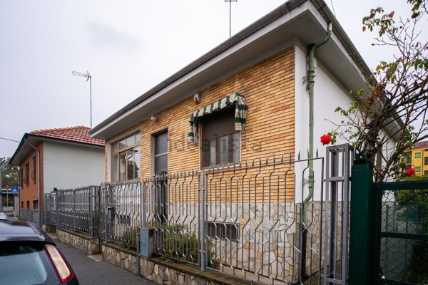 casa indipendente in vendita a Nichelino