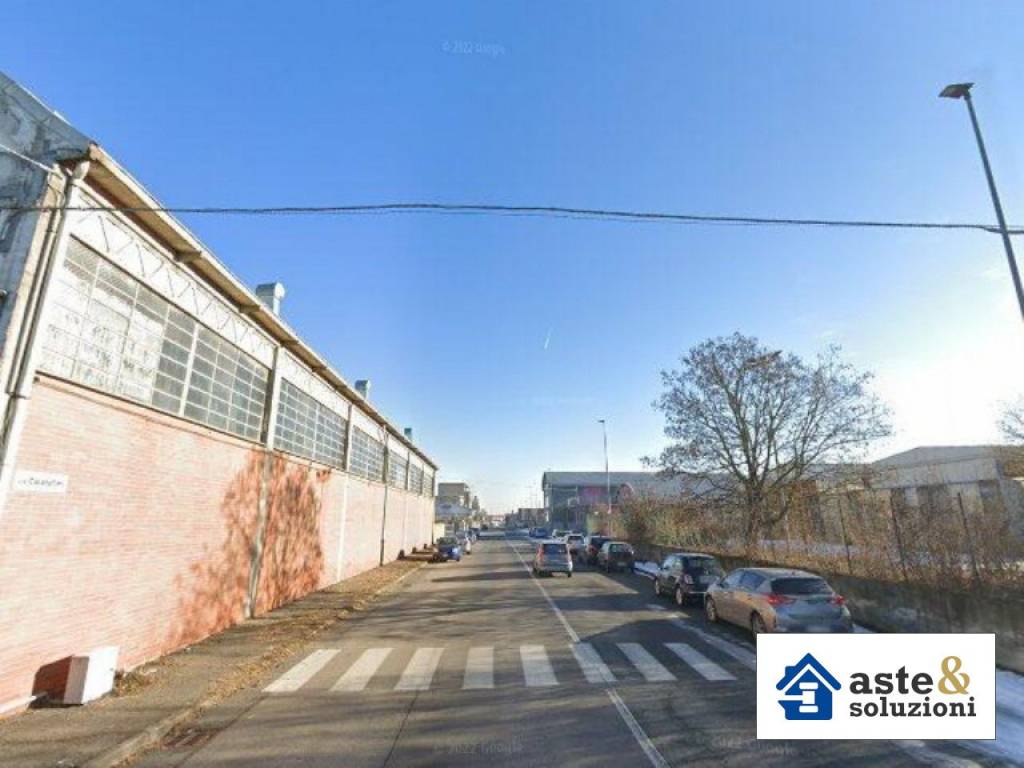 locale commerciale in vendita a Nichelino