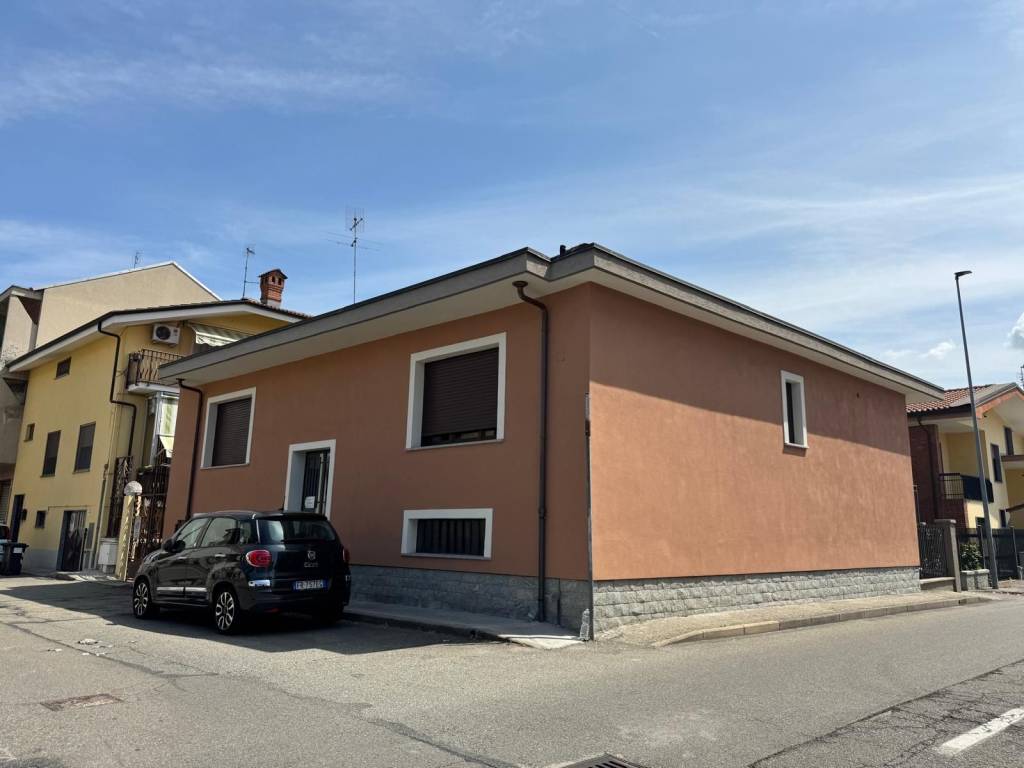 casa indipendente in vendita a Nichelino