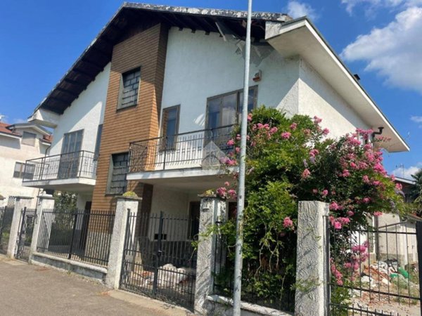 casa indipendente in vendita a Nichelino