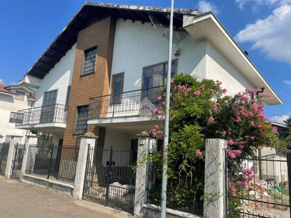 casa indipendente in vendita a Nichelino