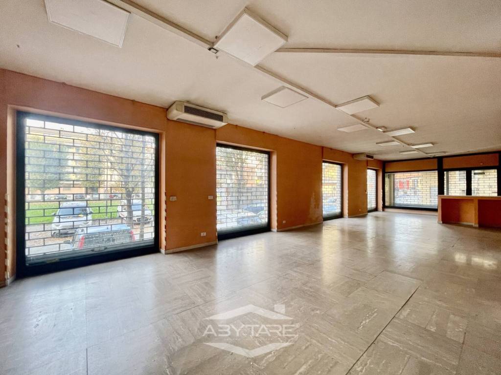 negozio in vendita a Nichelino