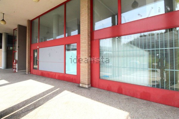 locale commerciale in vendita a Nichelino