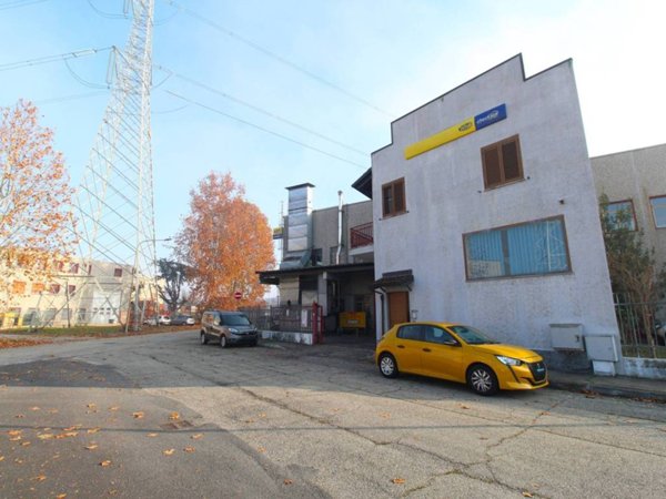 locale commerciale in vendita a Nichelino