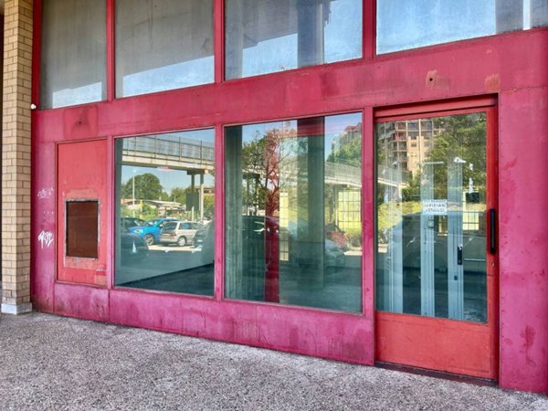 negozio in vendita a Nichelino