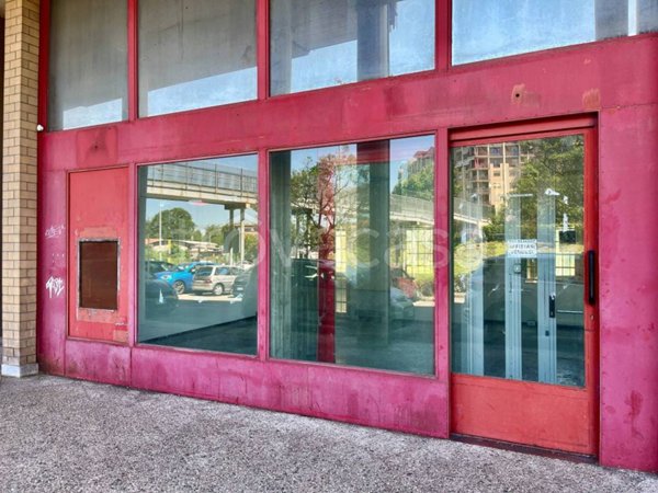 negozio in vendita a Nichelino