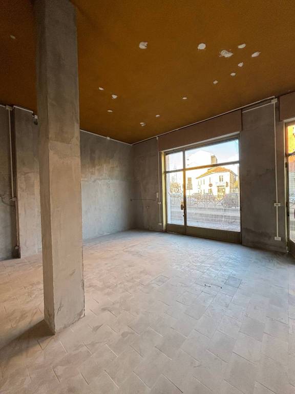 negozio in vendita a Nichelino