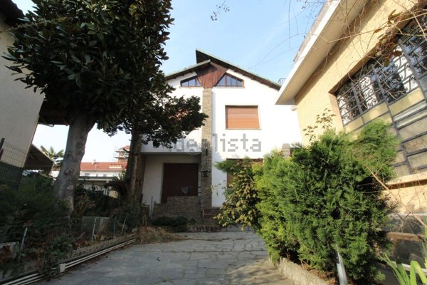 casa indipendente in vendita a Nichelino in zona Crociera