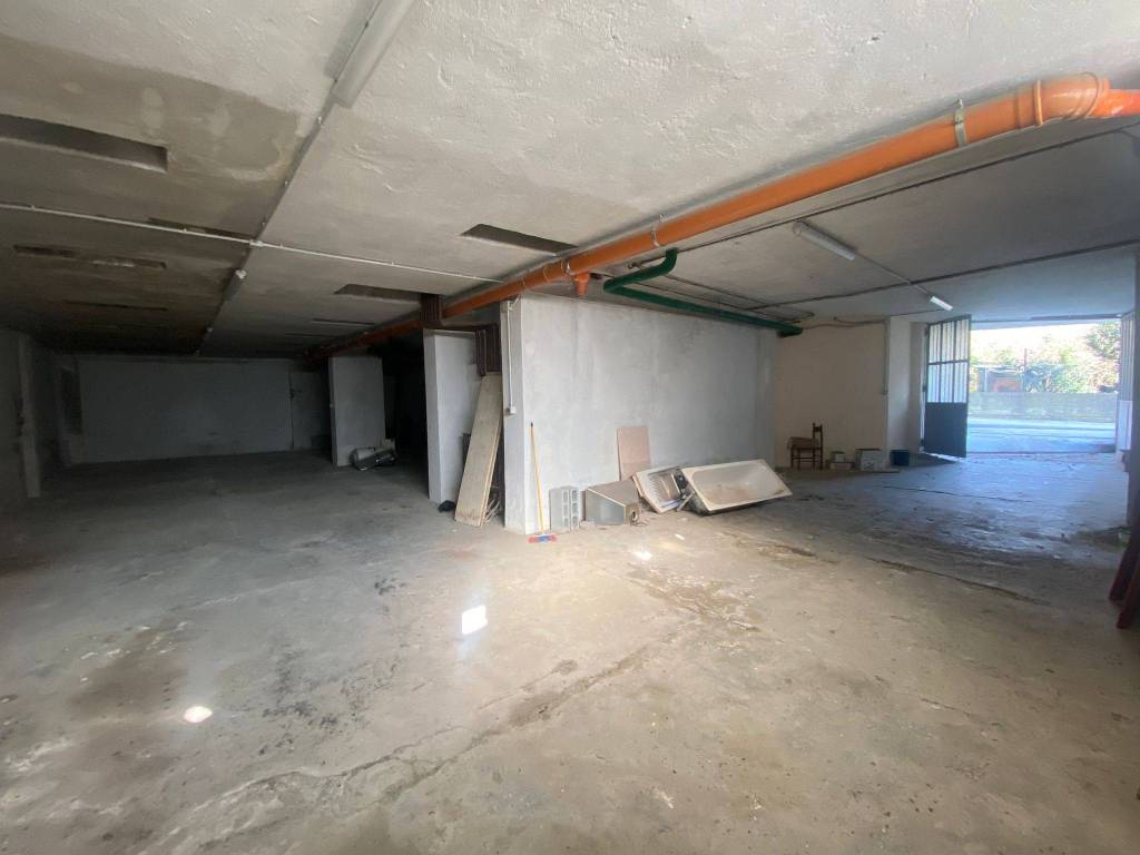 locale commerciale in vendita a Nichelino