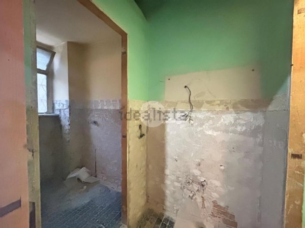 negozio in vendita a Nichelino in zona Crociera