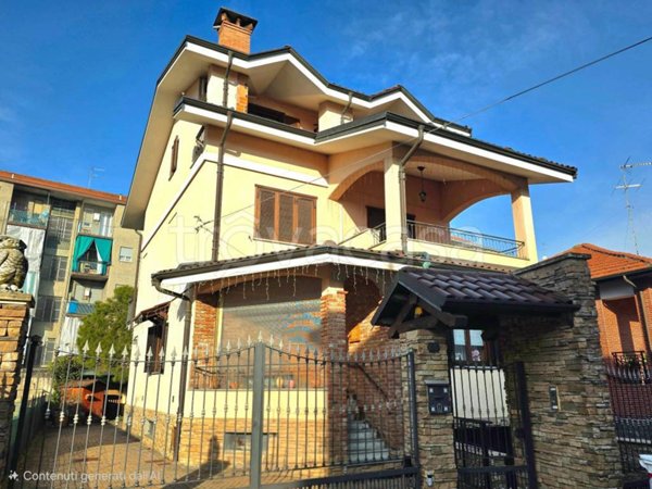 casa indipendente in vendita a Nichelino in zona Stupinigi