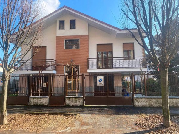 casa indipendente in vendita a Nichelino