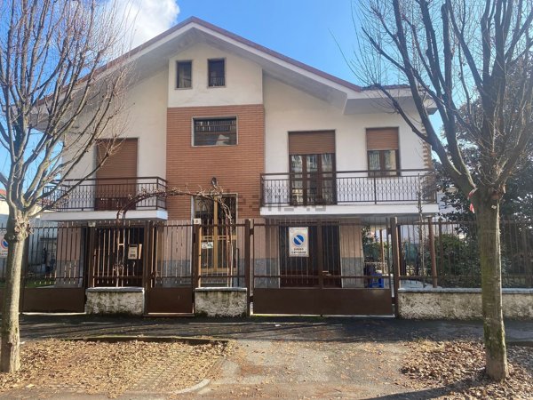 casa indipendente in vendita a Nichelino