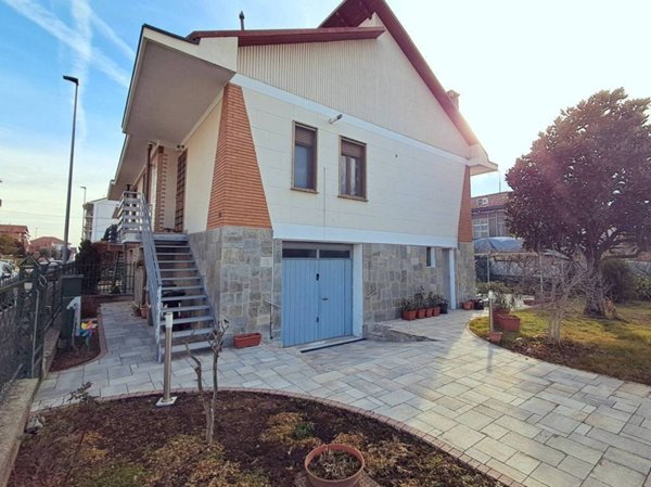casa indipendente in vendita a Nichelino