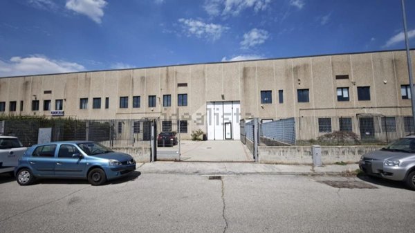 locale commerciale in vendita a Nichelino