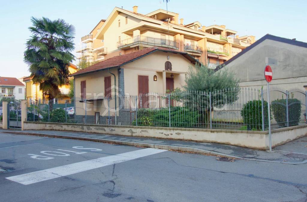 casa indipendente in vendita a Nichelino in zona Crociera