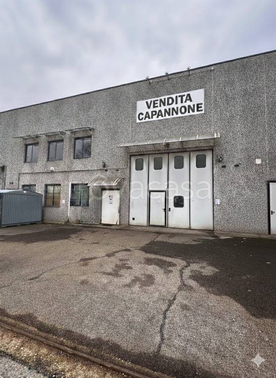 capannone in vendita a Nichelino