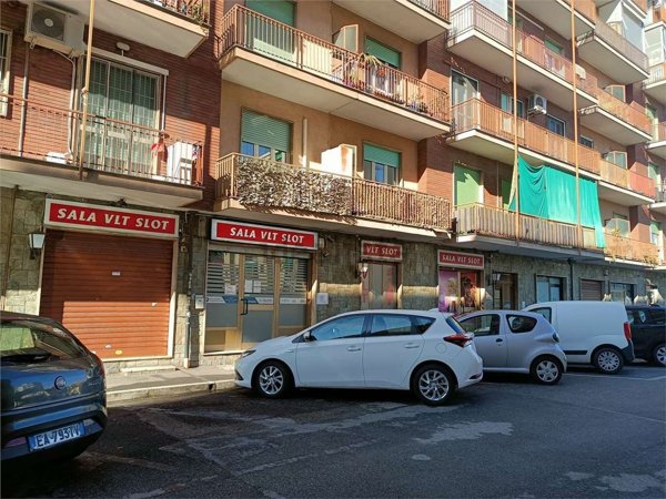 locale commerciale in vendita a Nichelino