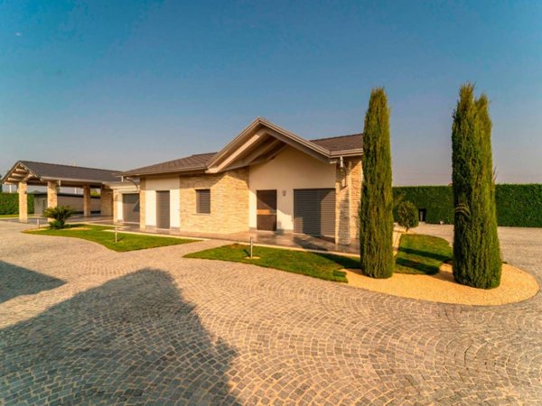 casa indipendente in vendita a Nichelino