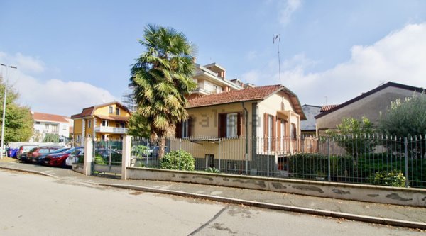 casa indipendente in vendita a Nichelino in zona Crociera