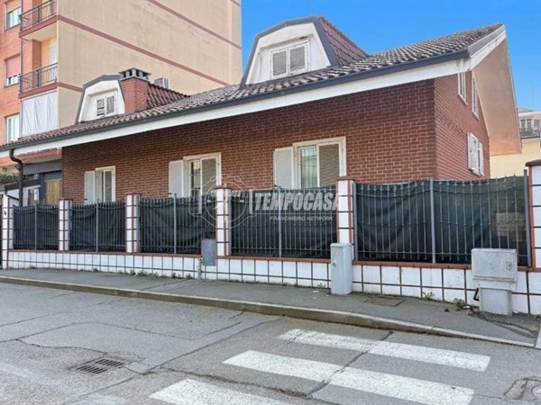 casa indipendente in vendita a Nichelino in zona Crociera