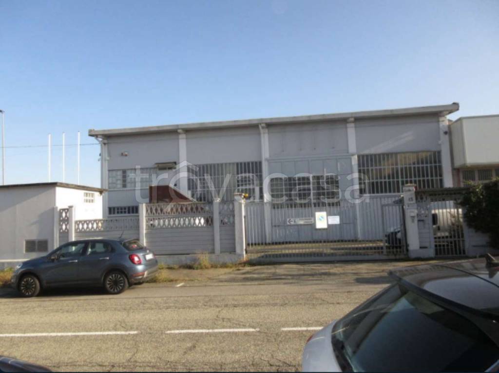 locale commerciale in vendita a Nichelino