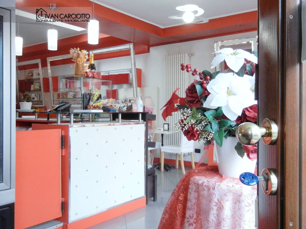 negozio in vendita a Nichelino