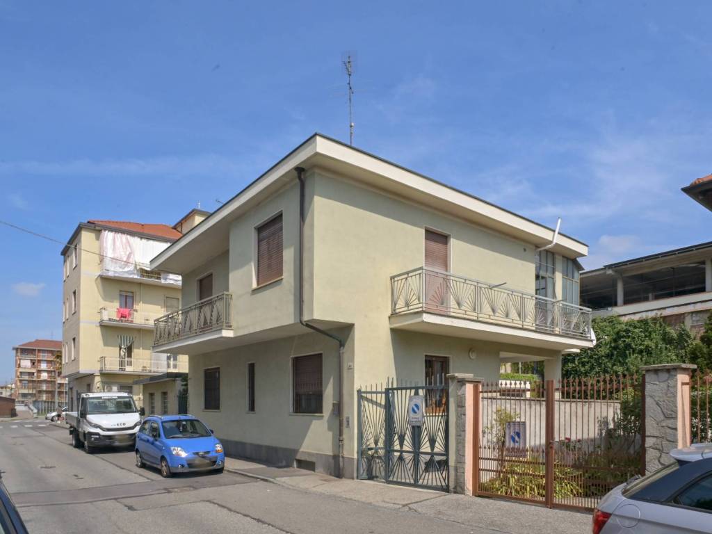 casa indipendente in vendita a Nichelino in zona Crociera