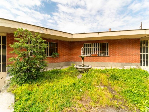 locale commerciale in vendita a Nichelino