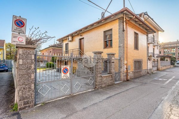 casa indipendente in vendita a Nichelino