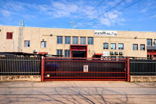 capannone in vendita a Nichelino