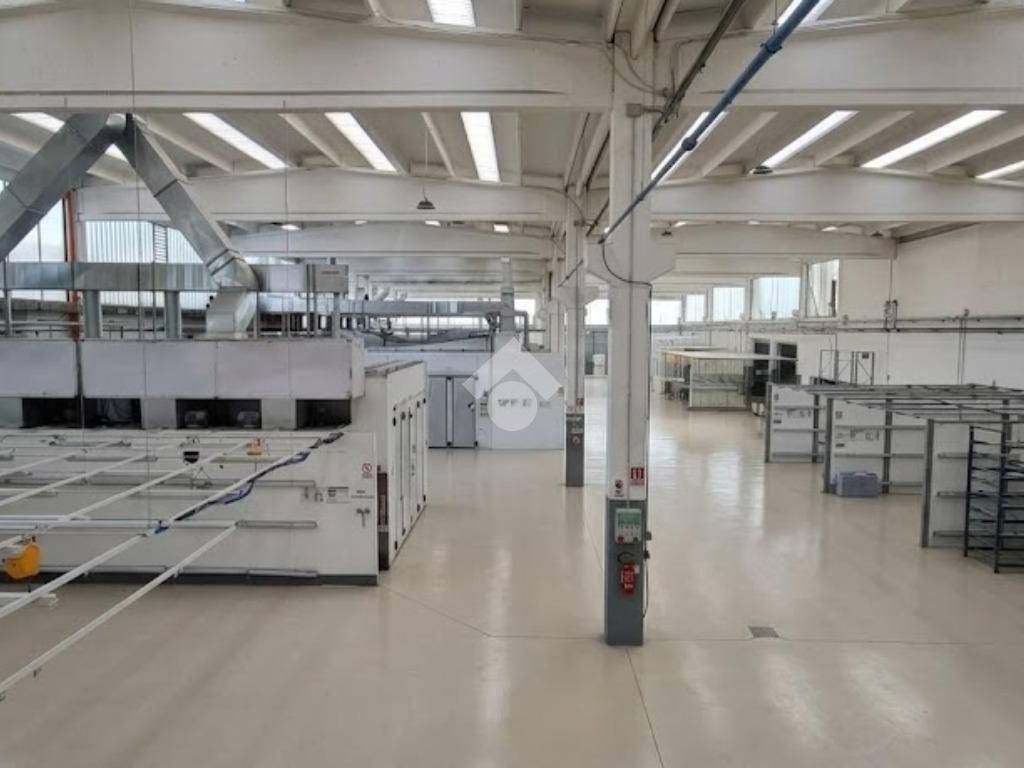 capannone in vendita a Nichelino