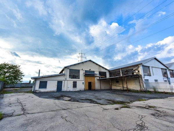 locale commerciale in vendita a Nichelino