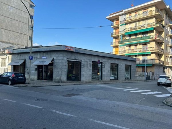 negozio in vendita a Nichelino