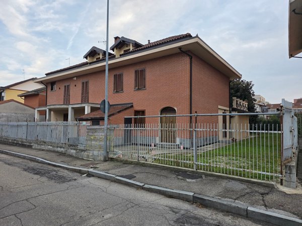 casa indipendente in vendita a Nichelino
