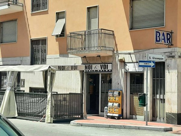 negozio in vendita a Nichelino in zona Crociera