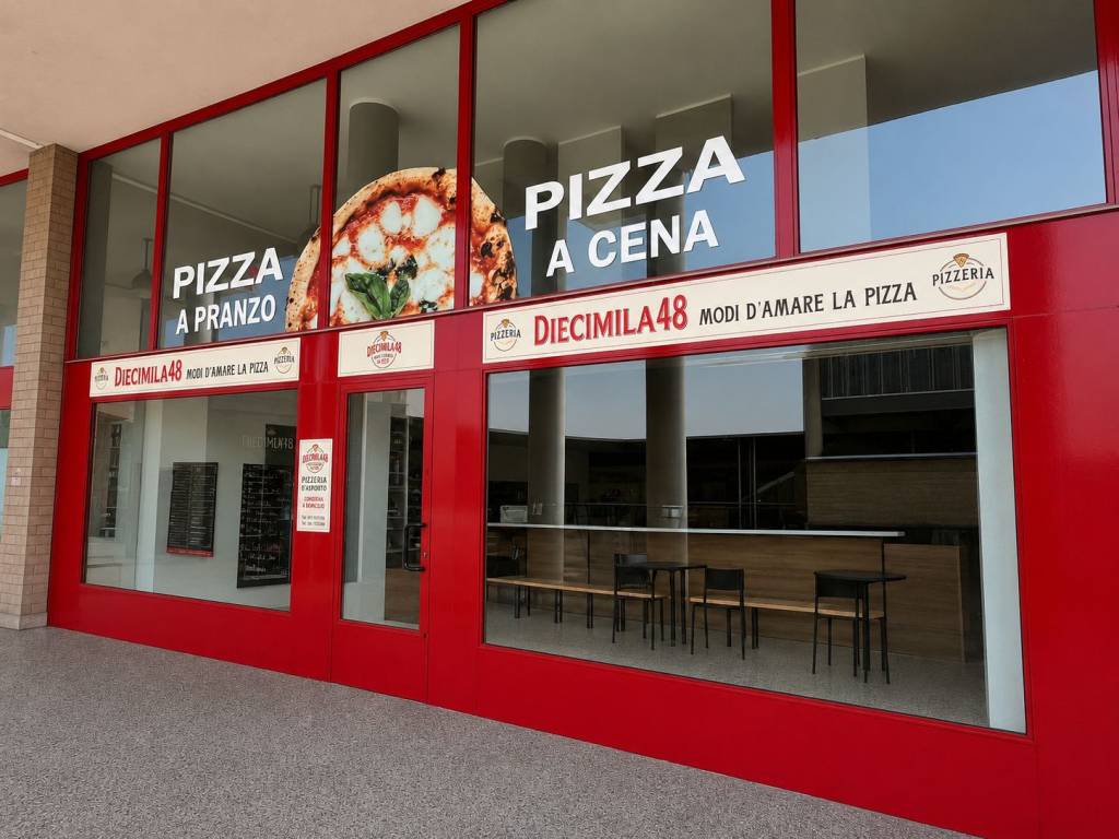 negozio in vendita a Nichelino in zona Crociera