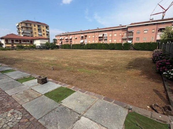 terreno edificabile in vendita a Nichelino in zona Crociera