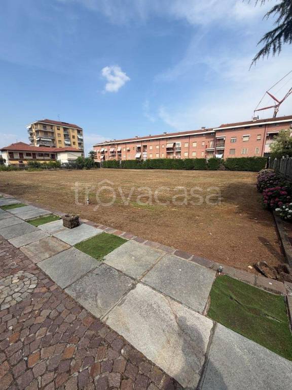terreno edificabile in vendita a Nichelino in zona Crociera