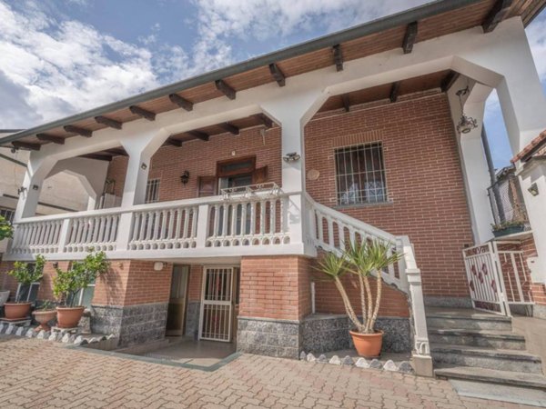 casa indipendente in vendita a Nichelino in zona Crociera