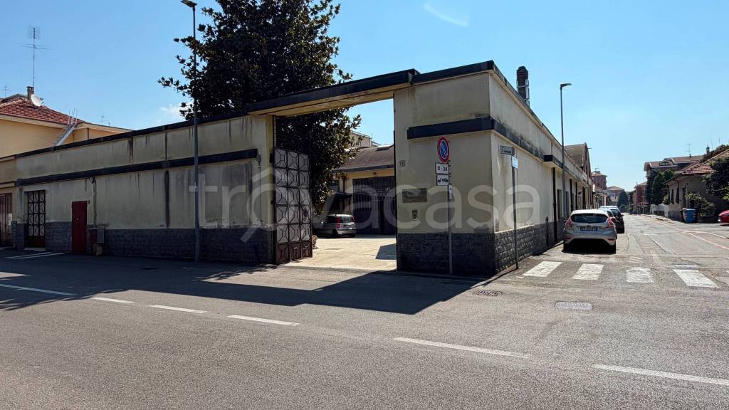 capannone in vendita a Nichelino