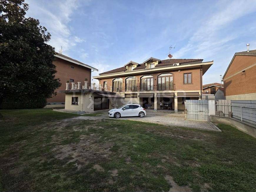 casa indipendente in vendita a Nichelino