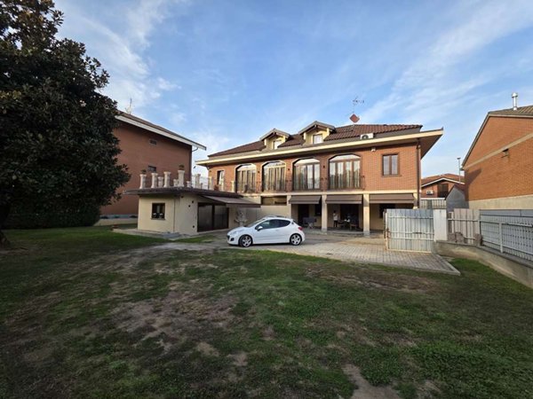 casa indipendente in vendita a Nichelino in zona Crociera