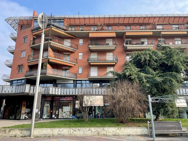 locale commerciale in vendita a Nichelino in zona Stupinigi